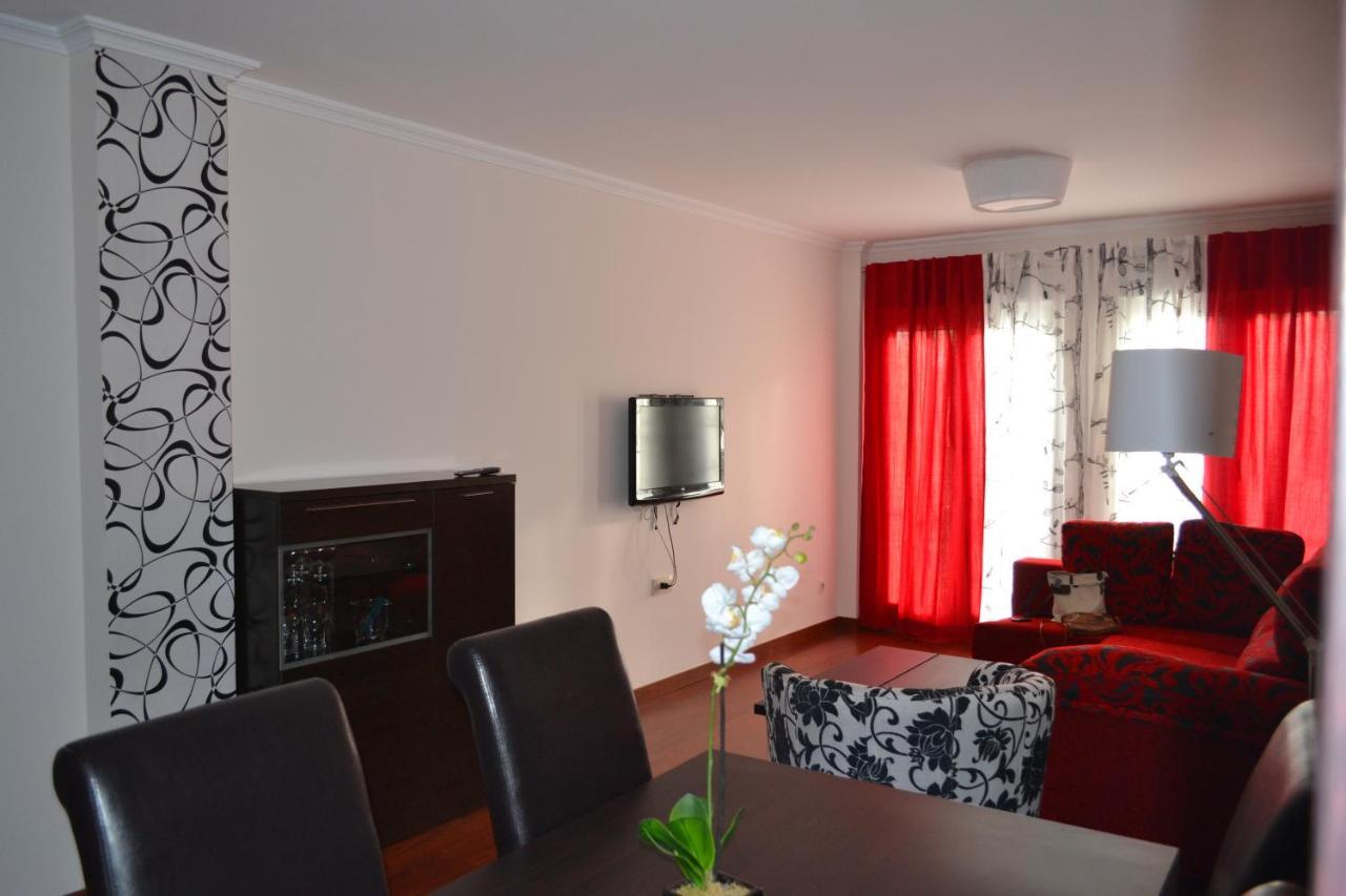 Apartamento Acueducto, Tres Dormitorios Y Parking Gratis Merida Exterior photo