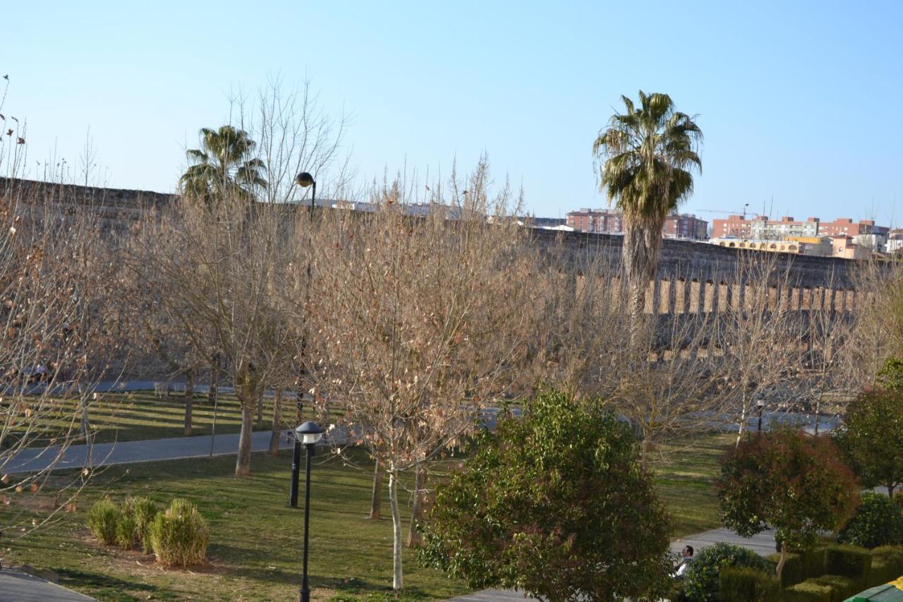 Apartamento Acueducto, Tres Dormitorios Y Parking Gratis Merida Exterior photo