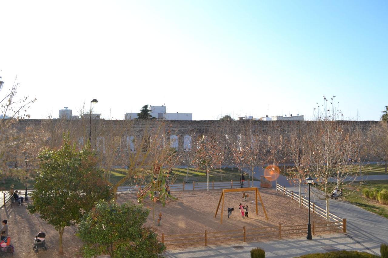 Apartamento Acueducto, Tres Dormitorios Y Parking Gratis Merida Exterior photo