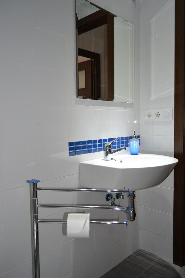 Apartamento Acueducto, Tres Dormitorios Y Parking Gratis Merida Exterior photo